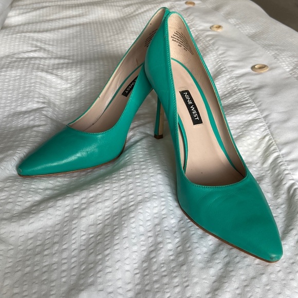 Sea foam green Nine West heels - Picture 1 of 4